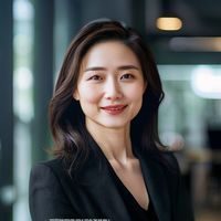 聚如美女文化传媒创始人李薇女士的专业形象照，面带自信微笑，背景为现代化办公环境，展现专业亲和的气质